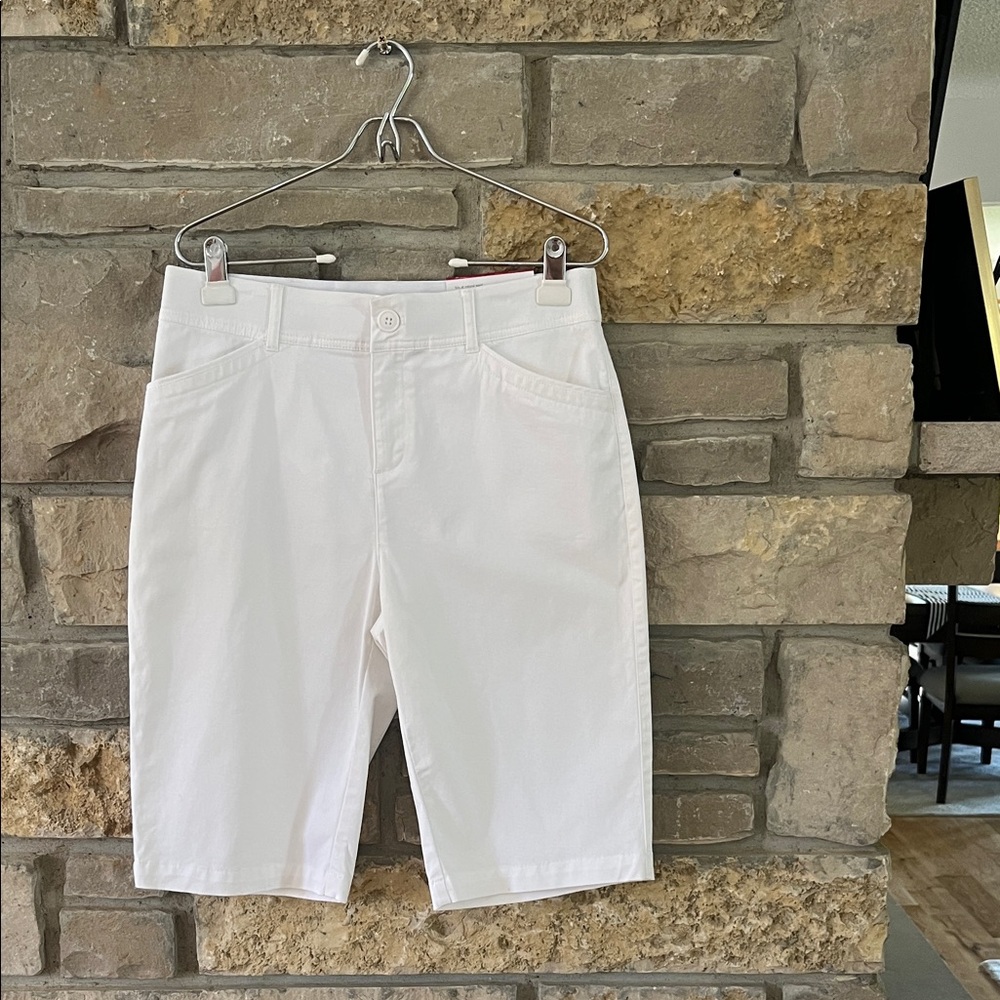 Christopher & Banks Crisp White Bermudas Shorts Classic Fit Size 4